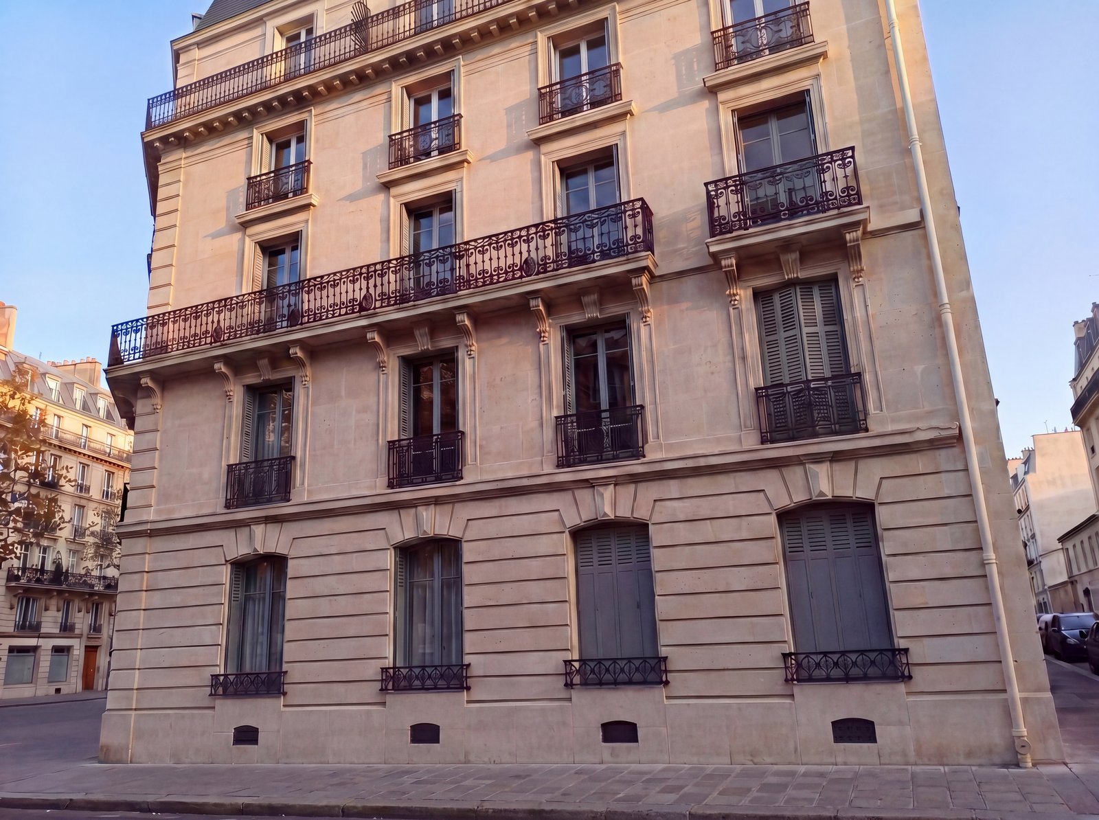 Après — Façade haussmannienne ravalée